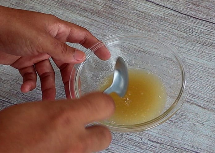 Gelado de pêssego - dissolva gelatina a sem sabor como manda a embalagem
