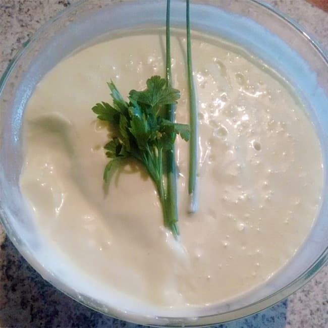 Imagem Maionese de leite com alho para churrasco