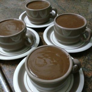Chocolate quente cremoso com maizena