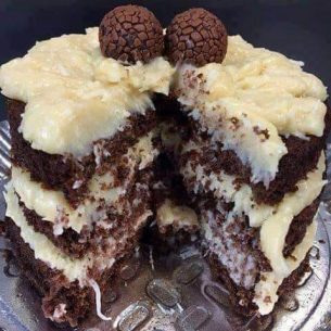 Receita de bolo de chocolate com cocada mole