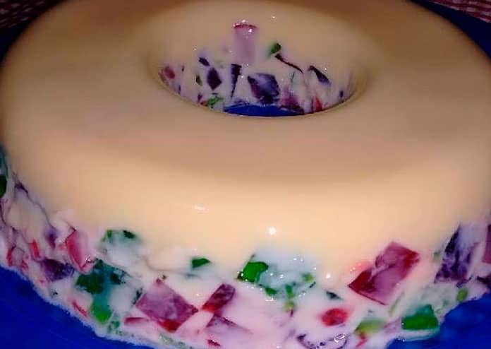Receita de gelatina colorida com creme de abacaxi