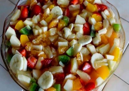 Salada de frutas com calda